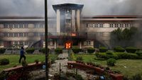 Demo di Nepal Chaos! Gedung-gedung Pemerintah Dibakar