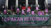 ICW Suarakan 11 Tuntutan Antikorupsi di Depan KPK