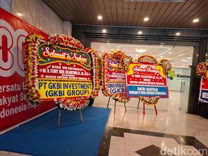 Karangan Bunga Berjejer Jelang Sertijab Menkop Ferry Karangan Bunga Berjejer Jelang Sertijab Menkop Ferry