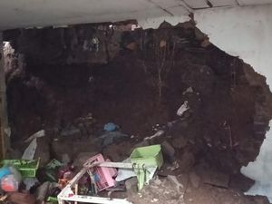 Hujan Deras Sebabkan Longsor hingga Banjir di Lembang Hujan Deras Sebabkan Longsor hingga Banjir di Lembang