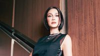 Luna Maya Tampil dengan Rambut Bob Usai Dipuji Maxime Seperti Usia 22