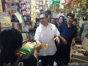 Pedagang Ayam Ngeluh Harga Tinggi, Mendag Klaim Masih Aman Pedagang Ayam Ngeluh Harga Tinggi, Mendag Klaim Masih Aman