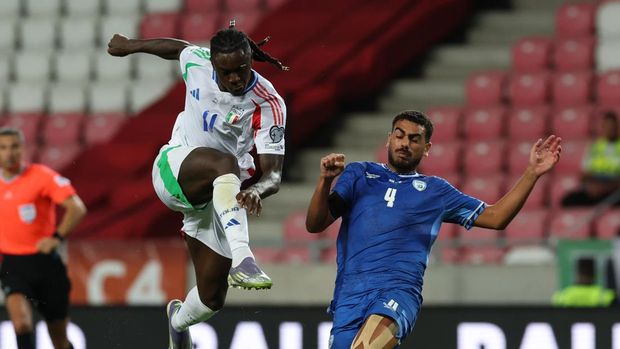   Moise Kean of Italy scores the goal during the FIFA World Cup 2026 qualifier match between Israel and Italy at Nagyerdei Stadion on September 08, 2025 in Debrecen, Hungary. (Photo by Claudio Villa - FIGC/FIGC via Getty Images)