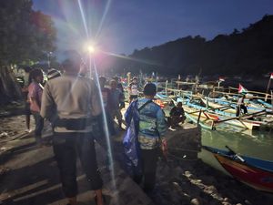 Perahu Mati Mesin, Empat Nelayan Garut Terombang-ambing di Laut Perahu Mati Mesin, Empat Nelayan Garut Terombang-ambing di Laut