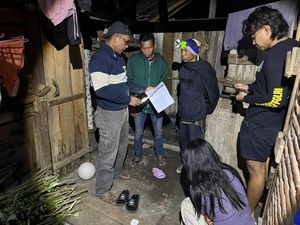 Polisi Nyamar Jadi Pembeli, IRT di Dompu Ditangkap Edarkan Sabu Polisi Nyamar Jadi Pembeli, IRT di Dompu Ditangkap Edarkan Sabu