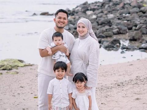 Potret Danish Anak Bungsu Kesha Ratuliu Sunat di Umur 4 Bulan