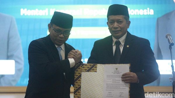 Potret Ferry Juliantono Resmi Jabat Menteri Koperasi Gantikan Budi Arie
