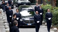 Potret Pemakaman Privat Maestro Mode Italia Giorgio Armani di Kampung Halaman