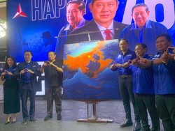 SBY Sumbang Lukisan Only The Strong di HUT Ke-24 Demokrat, Ini Maknanya