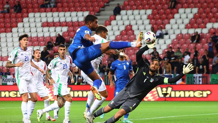 Soccer Football - World Cup - UEFA Qualifiers - Group I - Israel v Italy - Nagyerdei Stadion, Debrecen, Hungary - September 8, 2025 Israels Tai Baribo shoots at goal REUTERS/Bernadett Szabo