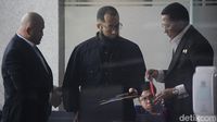Berbaju Serba Hitam, Ustaz Khalid Basalamah Diperiksa KPK