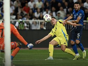 Gyokeres dan Isak Melempem, Swedia Keok 0-2 dari Kosovo Gyokeres dan Isak Melempem, Swedia Keok 0-2 dari Kosovo