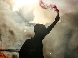 Aksi Demo Blokir Semuanya Muncul di Prancis, Puluhan Orang Ditangkap Aksi Demo Blokir Semuanya Muncul di Prancis, Puluhan Orang Ditangkap