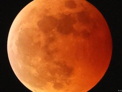Bagaimana Terjadinya Gerhana Bulan Merah Darah?
