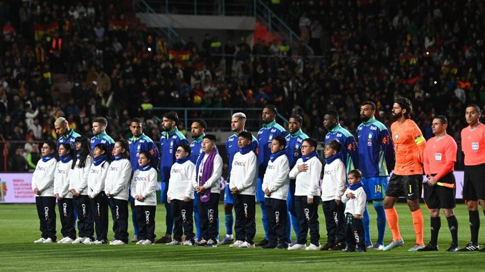 Soccer Football - World Cup - CONMEBOL Qualifiers - Bolivia v Brazil - Estadio Municipal El Alto, El Alto, Bolivia - September 9, 2025 Brazil players line up before the match REUTERS/Claudia Morales