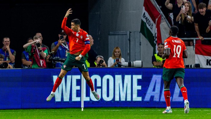 BUDAPEST, HUNGARY - SEPTEMBER 09: Cristiano Ronaldo of Portugal celebrates after scoring during the FIFA World Cup 2026 qualifier match between Hungary and Portugal at Puskas Arena on September 09, 2025 in Budapest, Hungary. (Photo by Horvath Tamas/Getty Images)