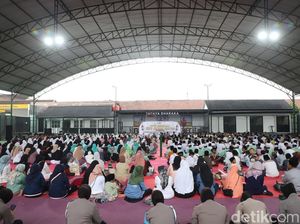 Peringati Maulid dan HUT ke-77 Polwan, 500 Anak Yatim Doakan Kediri Aman Peringati Maulid dan HUT ke-77 Polwan, 500 Anak Yatim Doakan Kediri Aman