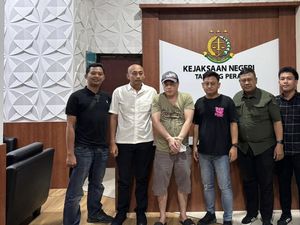 Buron Kasus Penggelapan Diciduk Kejari Tanjung Perak Surabaya Buron Kasus Penggelapan Diciduk Kejari Tanjung Perak Surabaya