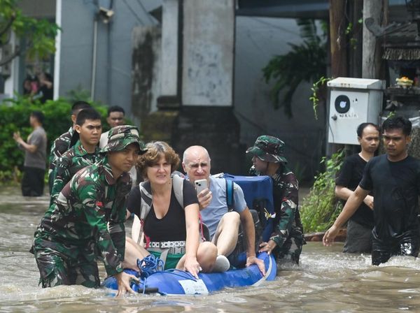 Hujan Deras Picu Banjir hingga 1,5 Meter di Kuta Bali