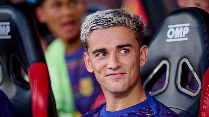 MALLORCA, SPAIN - AUGUST 16: Pablo Paez Gavi of FC Barcelona in the bench prior to the LaLiga EA Sports match between RCD Mallorca and FC Barcelona at Estadio de Son Moix on August 16, 2025 in Mallorca, Spain. (Photo by Cristian Trujillo/Quality Sport Images/Getty Images)