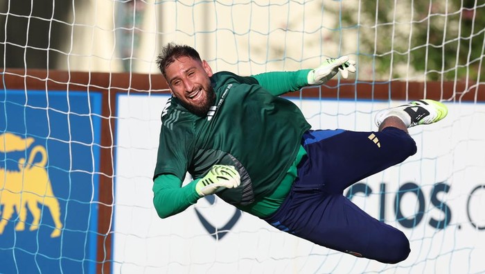 FLORENCE, ITALY - SEPTEMBER 01:  Gianluigi Donnarumma of Italy in action during the Italy training session at Centro Tecnico Federale di Coverciano on September 01, 2025 in Florence, Italy. (Photo by Claudio Villa - FIGC/FIGC via Getty Images)