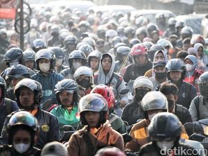 Horor Macet di Babelan, Kendaraan Terkunci Berjam-jam di Jalan Raya Pulo Timaha