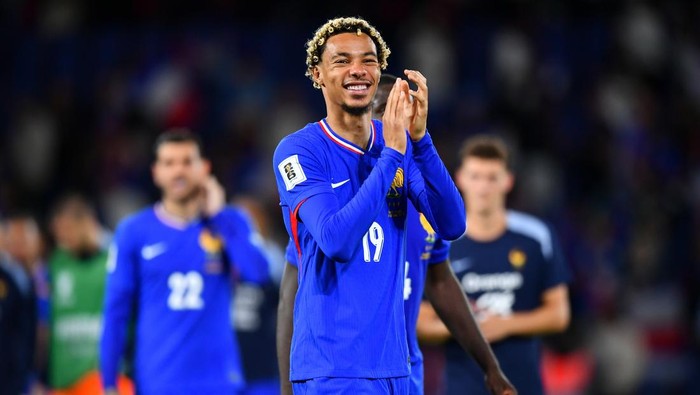 PARIS, FRANCE - SEPTEMBER 09: Hugo Ekitike of France acknowledges the fans following the FIFA World Cup 2026 qualifier match between France and Iceland at Parc des Princes on September 09, 2025 in Paris, France. (Photo by Franco Arland - UEFA/UEFA via Getty Images)