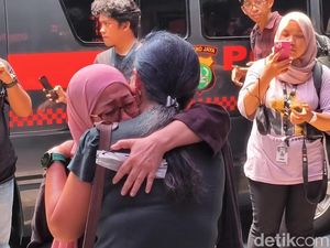 Video Sejumlah Aktivis Jenguk Delpedro-Haris Anhar, Harap Kasus Dihentikan Video Sejumlah Aktivis Jenguk Delpedro-Haris Anhar, Harap Kasus Dihentikan