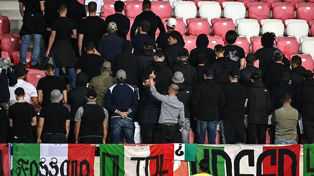 DEBRECEN, HUNGARY - SEPTEMBER 08: Italian fans protest during the FIFA World Cup 2026 qualifier match between Israel and Italy at Nagyerdei Stadion on September 08, 2025 in Debrecen, Hungary. (Photo by Image Photo Agency/Getty Images)