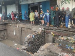 Jalan Denpasar-Canggu Lumpuh Diterjang Banjir, Dialihkan ke Dalung