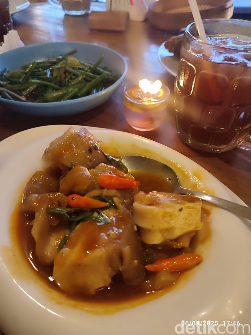 Kampung Muara Sunda, restoran Sunda di Garut.
