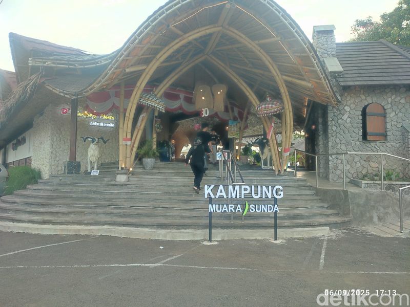 Kampung Muara Sunda, restoran Sunda di Garut.
