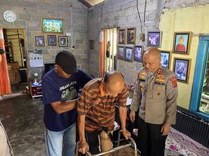 Kapolda Babel Berikan Sawari Hadiah Kaki Palsu Kapolda Babel Berikan Sawari Hadiah Kaki Palsu