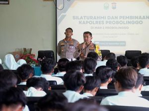 Kapolres Probolinggo Ajak Pelajar Bijak Bermedsos Tak Mudah Terprovokasi Kapolres Probolinggo Ajak Pelajar Bijak Bermedsos Tak Mudah Terprovokasi