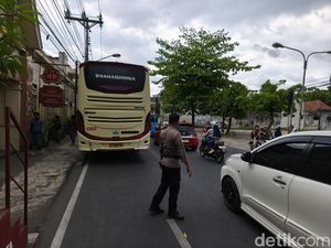 Bus Mahardika Vs Mio di Jalan dr Radjiman Solo, Pemotor Tewas Bus Mahardika Vs Mio di Jalan dr Radjiman Solo, Pemotor Tewas