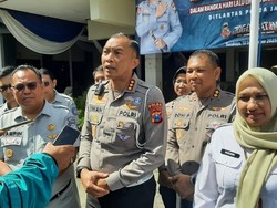 Ditlantas Polda Jatim Gelar Baksos hingga Khitanan Massal di Surabaya