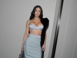 Gaya Seksi Kim Kardashian Liburan di Italia, Tampil dengan Bra Rp 14 Juta
