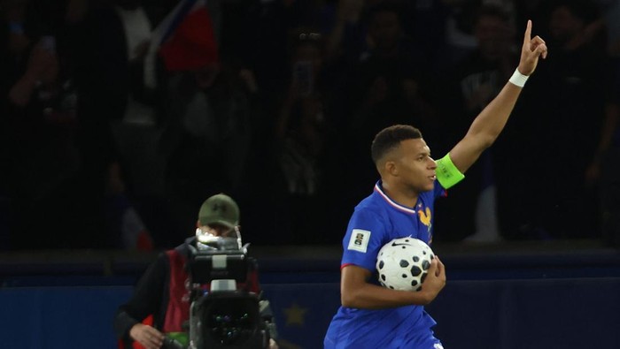 Paris, France - September 9: Kylian Mbappe of France celebrates scoring his teams first goal from the penalty-spot during the FIFA World Cup 2026 qualifier match between France and Iceland at Parc des Princes on September 9, 2025 in Paris, France. (Photo by Tnani Badreddine/DeFodi Images/DeFodi via Getty Images)