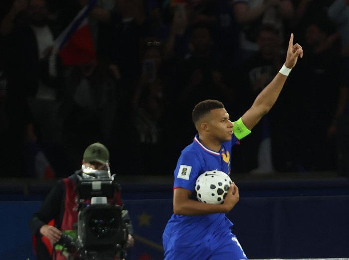 Paris, France - September 9: Kylian Mbappe of France celebrates scoring his team's first goal from the penalty-spot during the FIFA World Cup 2026 qualifier match between France and Iceland at Parc des Princes on September 9, 2025 in Paris, France. (Photo by Tnani Badreddine/DeFodi Images/DeFodi via Getty Images)