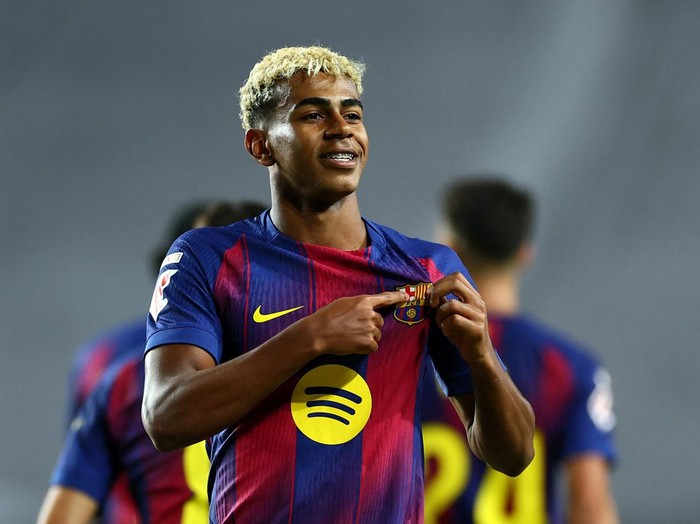 Soccer Football - LaLiga - Rayo Vallecano v FC Barcelona - Campo de Futbol de Vallecas, Madrid, Spain - August 31, 2025 FC Barcelona's Lamine Yamal celebrates scoring their first goal REUTERS/Isabel Infantes