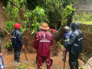 BPBD Badung Terima Puluhan Laporan Banjir-Longsor BPBD Badung Terima Puluhan Laporan Banjir-Longsor
