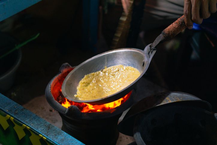 4 Makanan Tradisional Ini Lahir dari 'Kecelakaan', Tapi Malah Jadi Favorit!