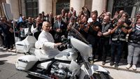 Buat Amal, Lihat Lebih Dekat Moge BMW Paus Leo XIV