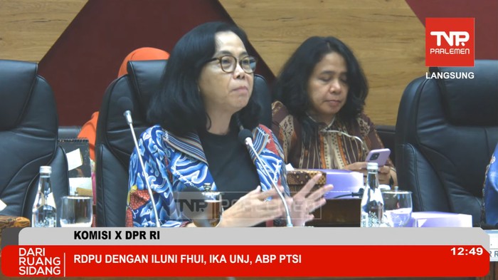 RUU Sisdiknas Masih Misteri? DPR Janji Ungkap Isi Drafnya Nanti!