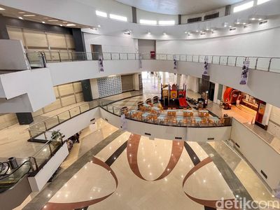 Penampakan Mal Sepi di Bekasi, Pengunjung Hilang-Tenant Berguguran