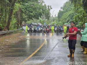 Alat Berat Dikerahkan Tangani Longsor di Gianyar-Klungkung Alat Berat Dikerahkan Tangani Longsor di Gianyar-Klungkung