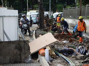 Perbaikan Trotoar Simpang Slipi Terus Dikebut