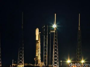 Masih Tunggu Cuaca, Peluncuran Satelit Nusantara Lima Tertunda 45 Menit Masih Tunggu Cuaca, Peluncuran Satelit Nusantara Lima Tertunda 45 Menit