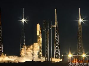 Momen Satelit Nusantara Lima 2 Kali Tunda Meluncur Momen Satelit Nusantara Lima 2 Kali Tunda Meluncur