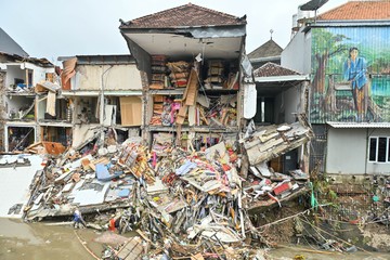 Banjir Denpasar: 9 Tips Mitigasi Kerugian Rumah & Ruko!